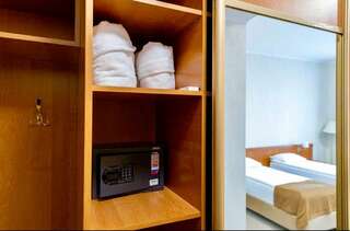 Гостиница Таврическая Санкт-Петербург Улучшенный двухместный номер с 2 отдельными кроватями-4