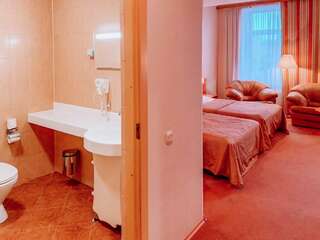 Гостиница Таврическая Санкт-Петербург Просторный двухместный номер с 2 отдельными кроватями-4